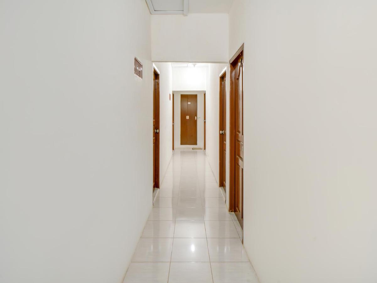 Nongsa Oyo 90024 Botania Homestay & Cafe מראה חיצוני תמונה