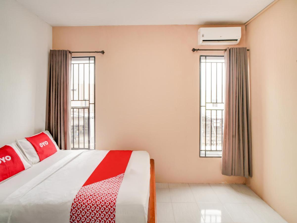Nongsa Oyo 90024 Botania Homestay & Cafe מראה חיצוני תמונה