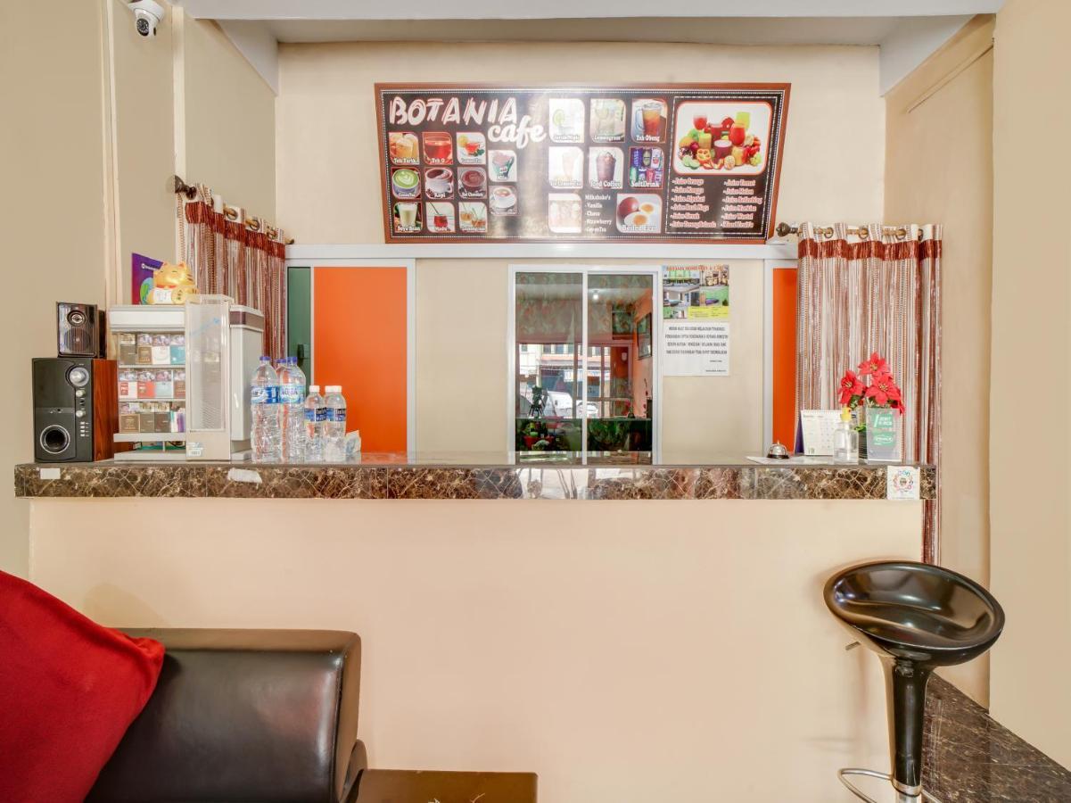 Nongsa Oyo 90024 Botania Homestay & Cafe מראה חיצוני תמונה
