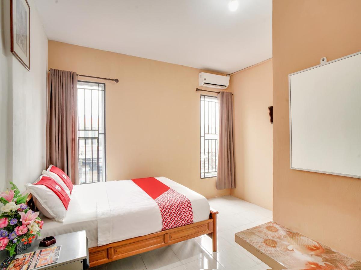 Nongsa Oyo 90024 Botania Homestay & Cafe מראה חיצוני תמונה
