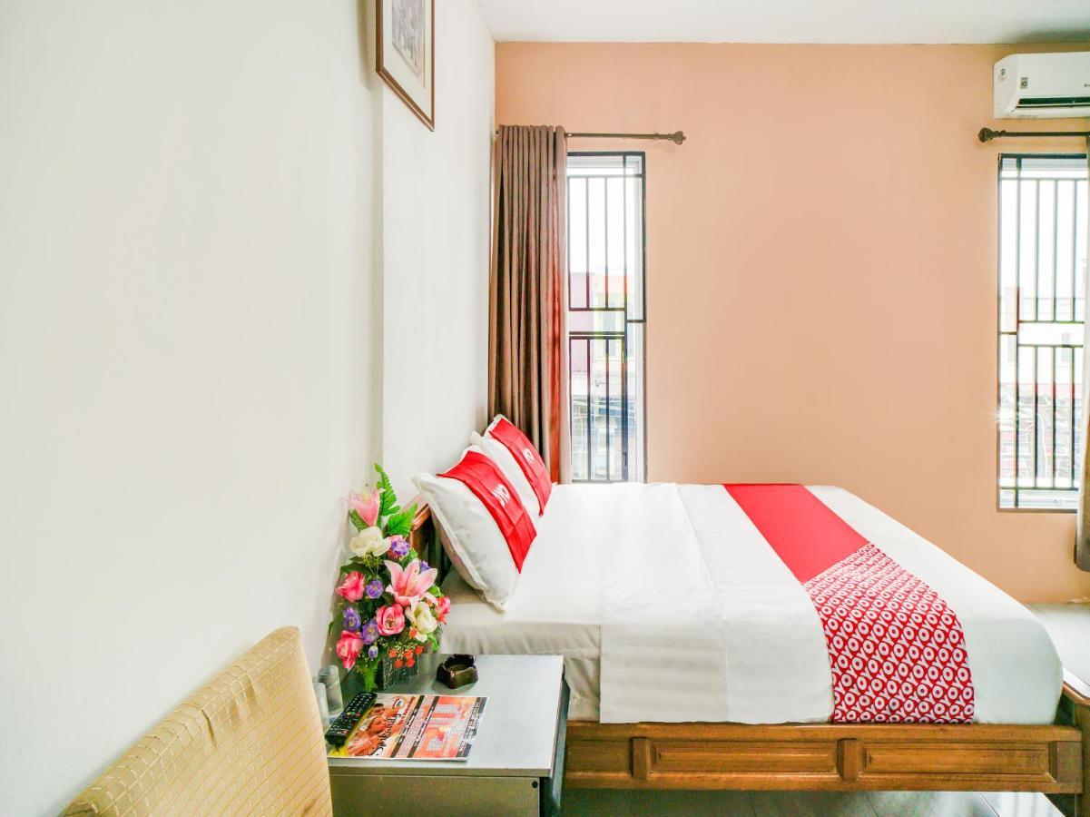 Nongsa Oyo 90024 Botania Homestay & Cafe מראה חיצוני תמונה