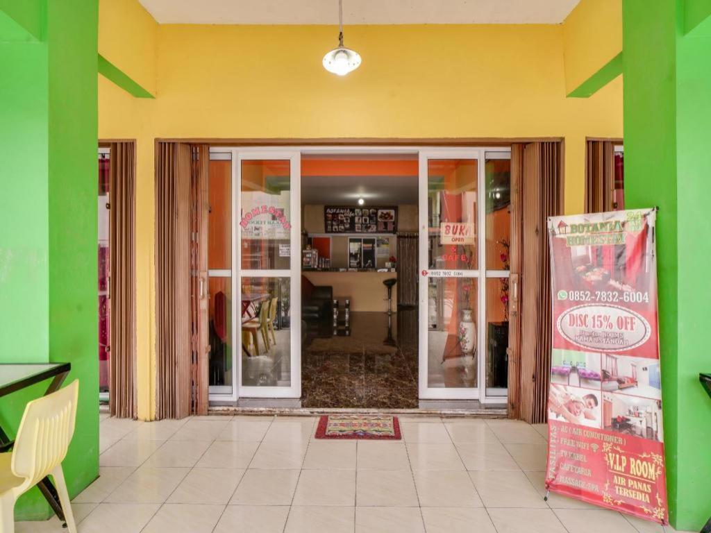 Nongsa Oyo 90024 Botania Homestay & Cafe מראה חיצוני תמונה